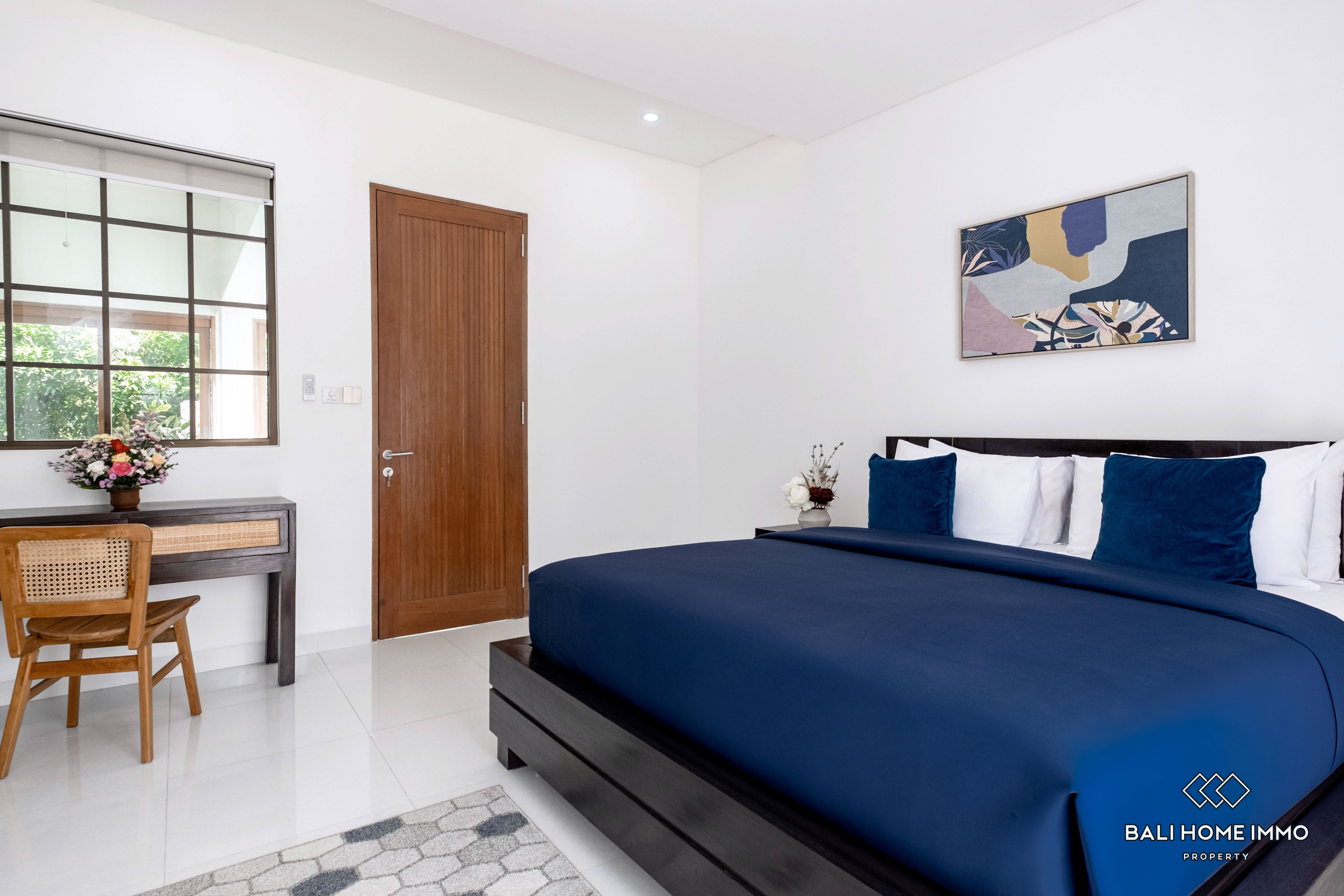 Stunning 6 Bedroom Villa for Rent in Bali Petitenget — image 16