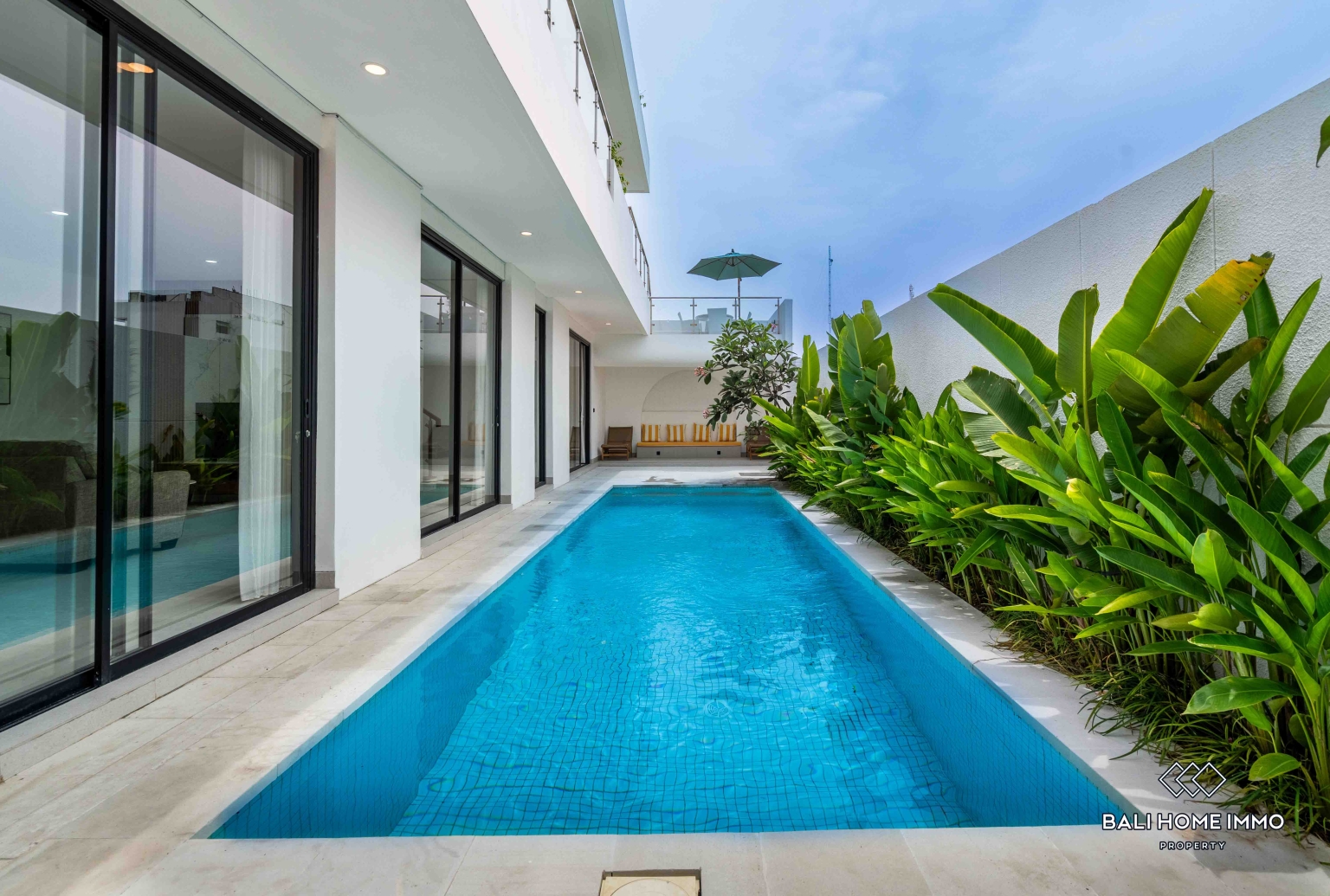 STUNNING WITH OCEAN VIEW 3 BEDROOMS VILLA FOR MONTHLY RENTAL IN BALI - UNGASAN — image 2
