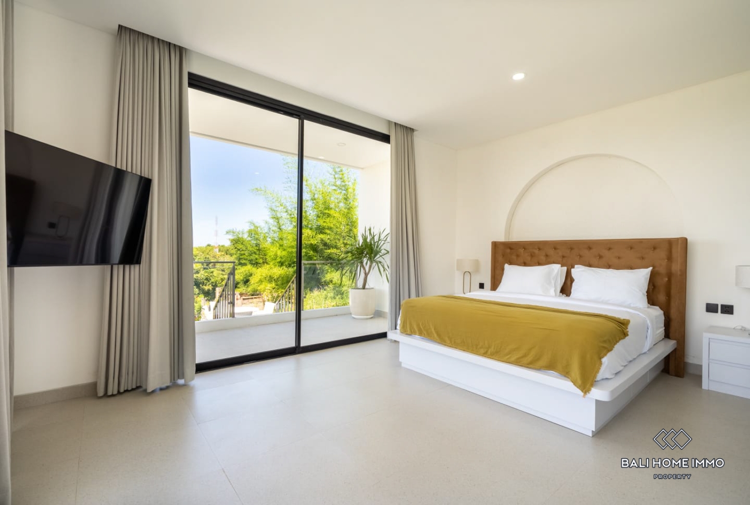 STUNNING WITH OCEAN VIEW 3 BEDROOMS VILLA FOR MONTHLY RENTAL IN BALI - UNGASAN — image 13