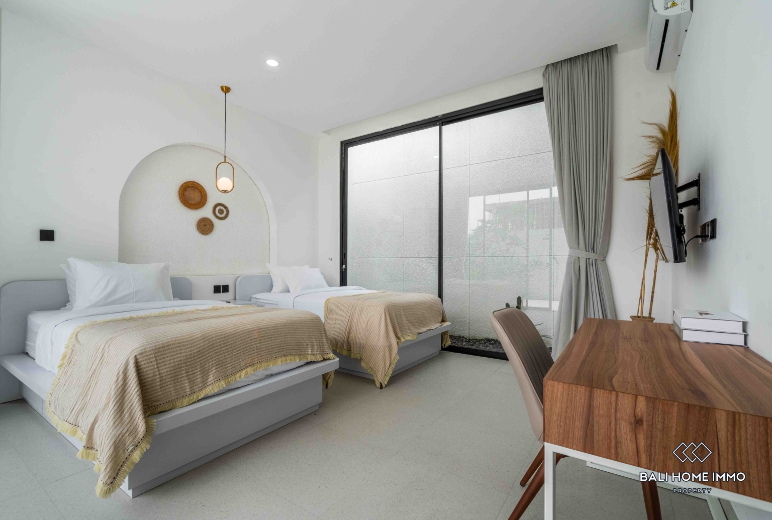 STUNNING WITH OCEAN VIEW 3 BEDROOMS VILLA FOR MONTHLY RENTAL IN BALI - UNGASAN — image 16