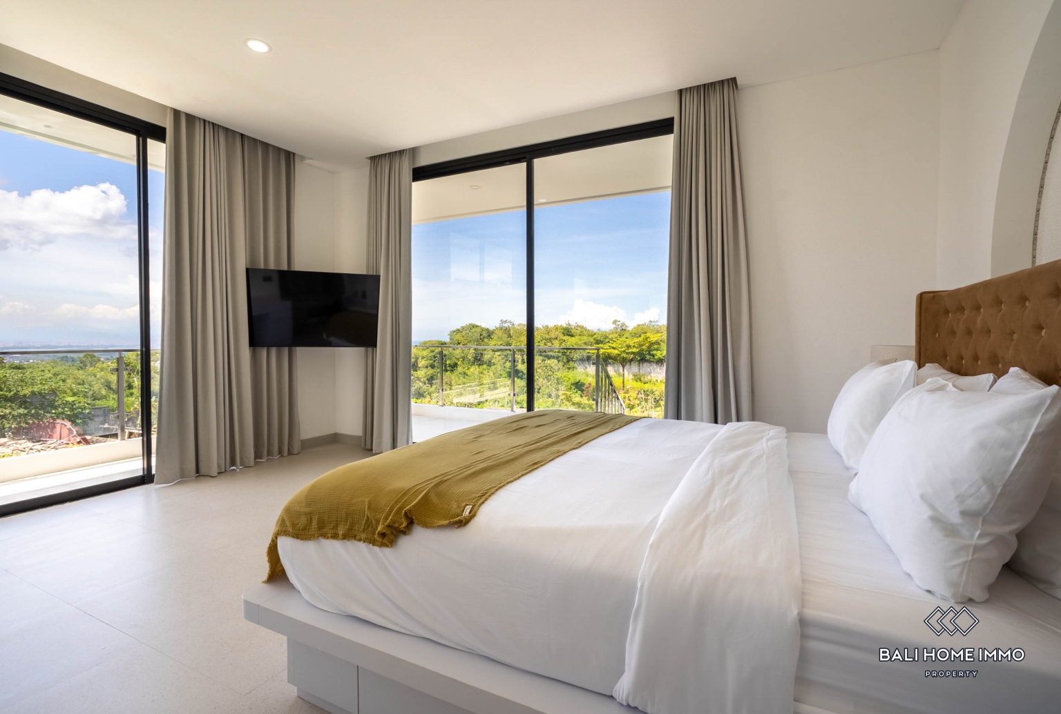 STUNNING WITH OCEAN VIEW 3 BEDROOMS VILLA FOR MONTHLY RENTAL IN BALI - UNGASAN — image 14