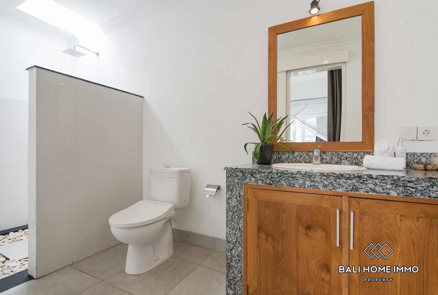 Three units of 3 bedroom villa for rent in Canggu Berawa Beachside — image 16
