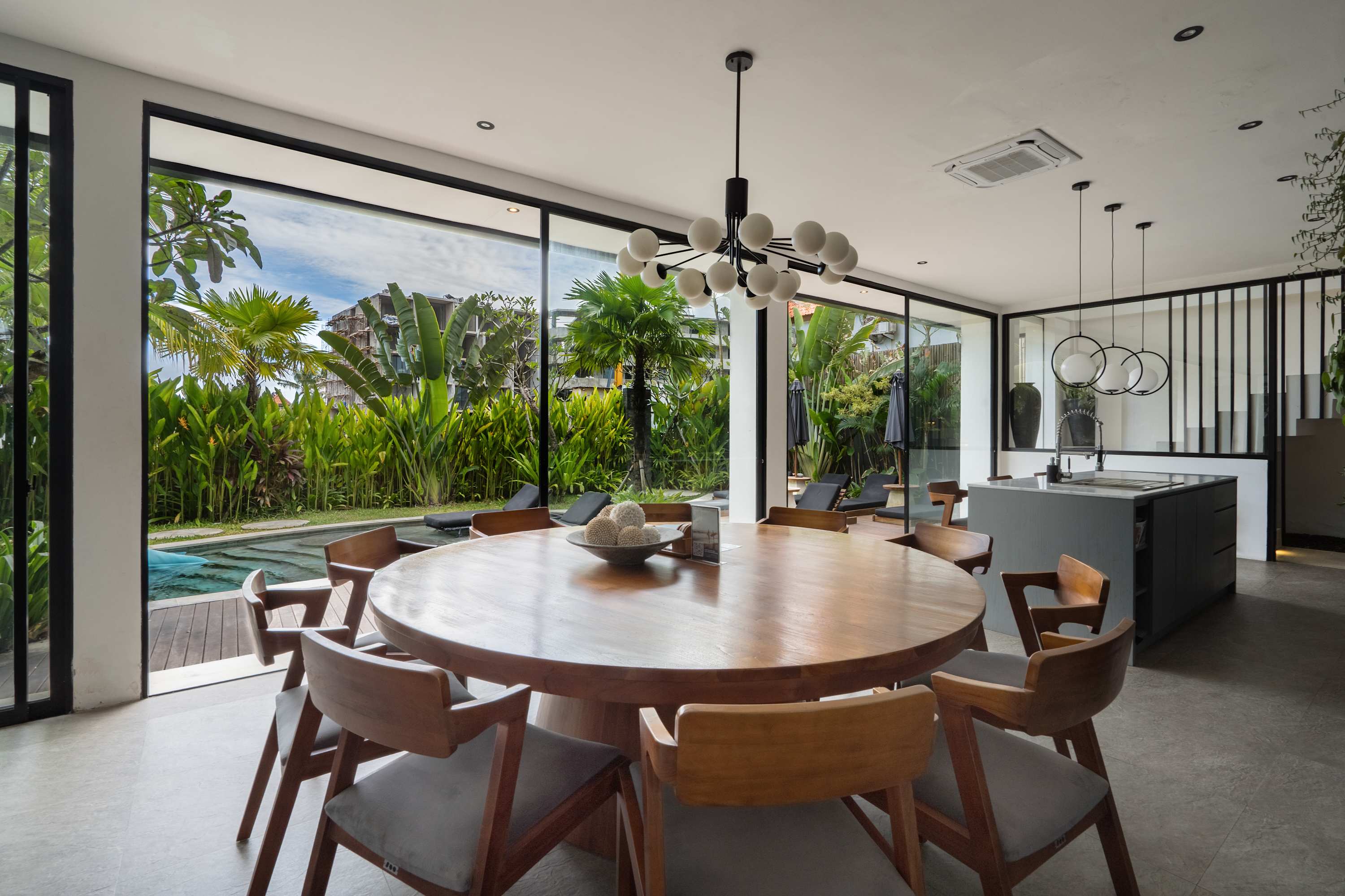 Villa Paradoxe in Canggu — image 15