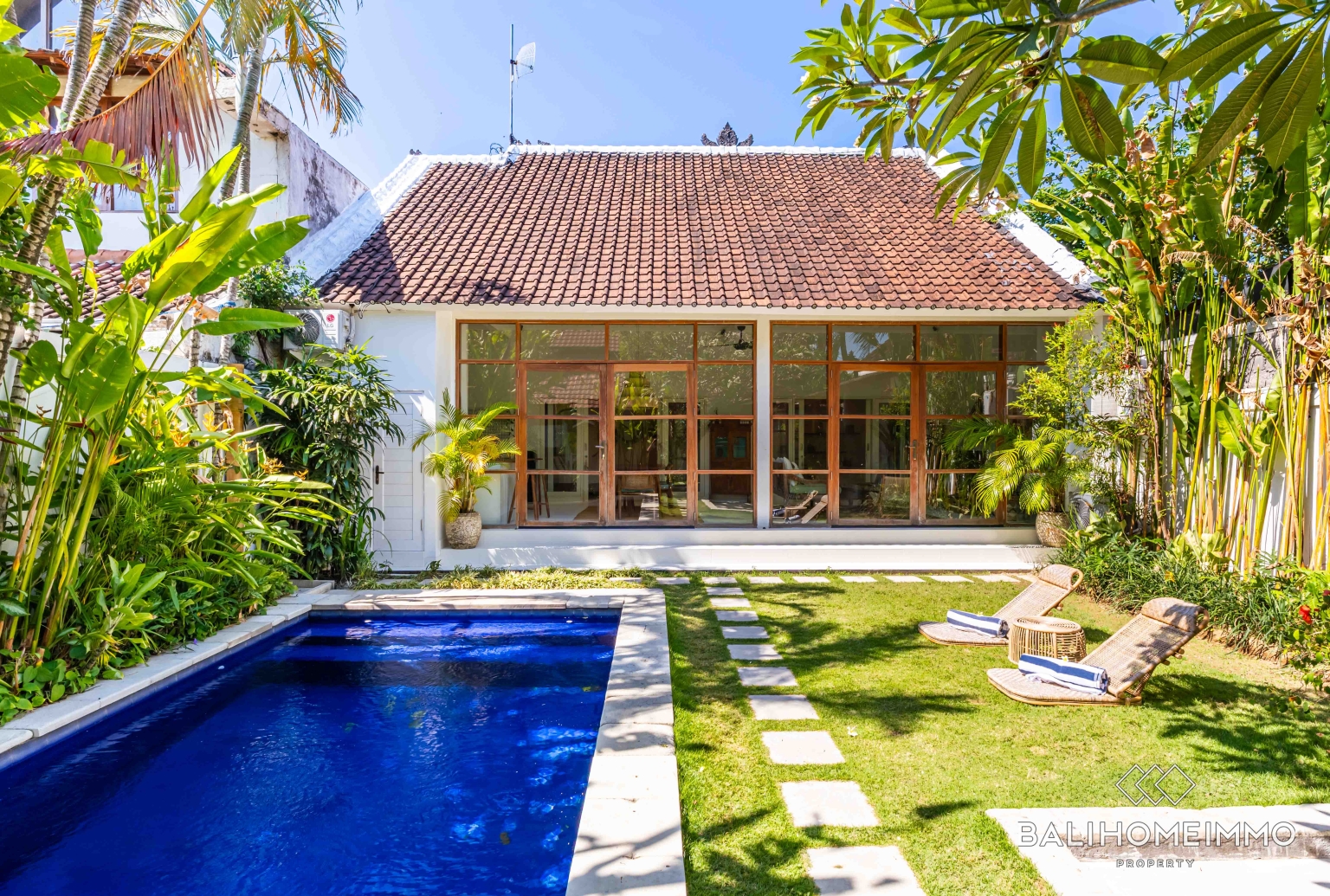 Tropical 2 bedroom villa for yearly and Monthly rental in Berawa Canggu — image 1