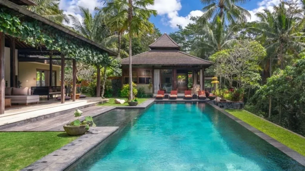 Villa Crystal Castle Ubud — image 2